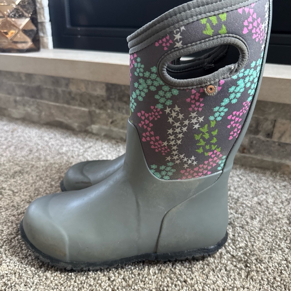 BOGS Youth Size 3 Kids Gray Star Pattern Boots